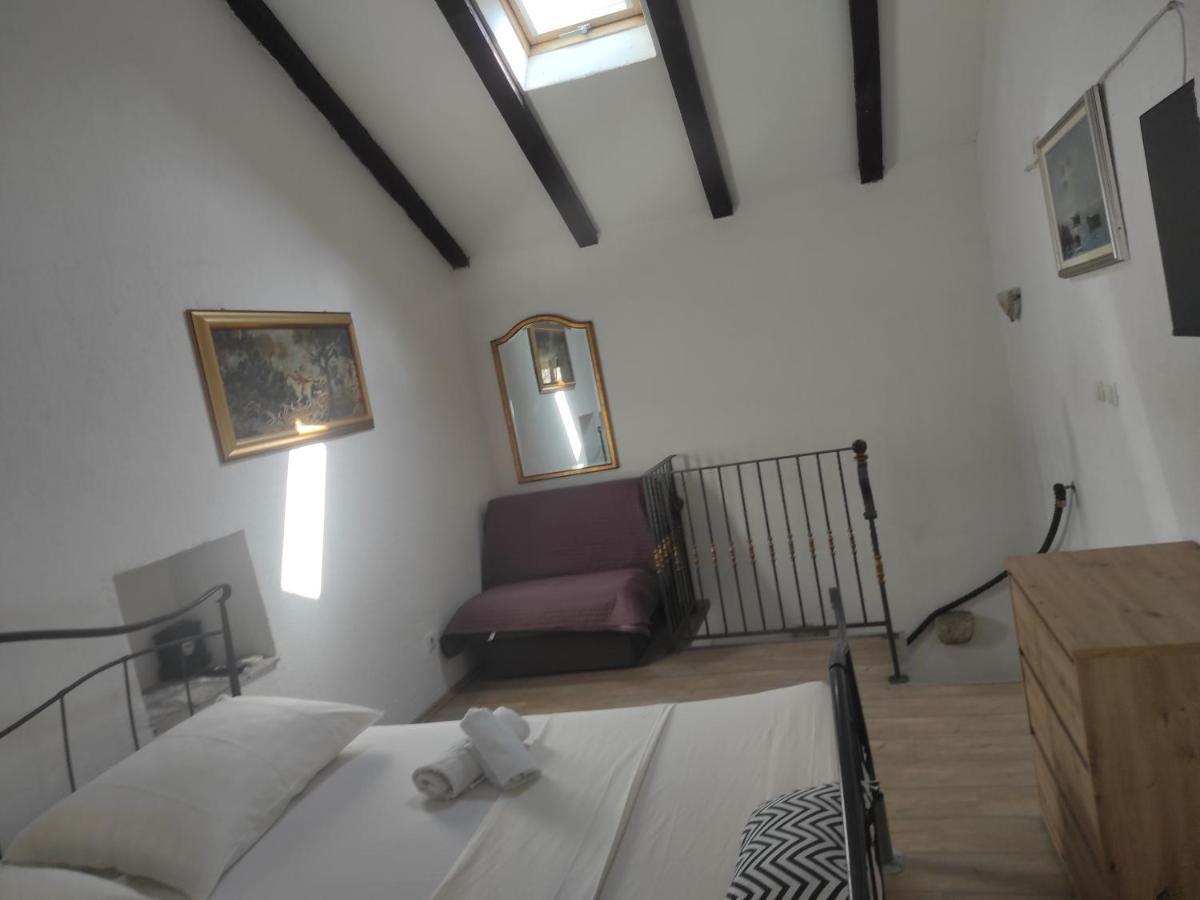 Apartments Sorgeto Ston Bagian luar foto